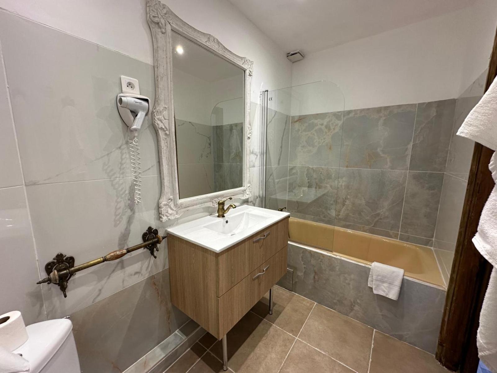 L'Hotel Du Bastier Ginasservis Εξωτερικό φωτογραφία