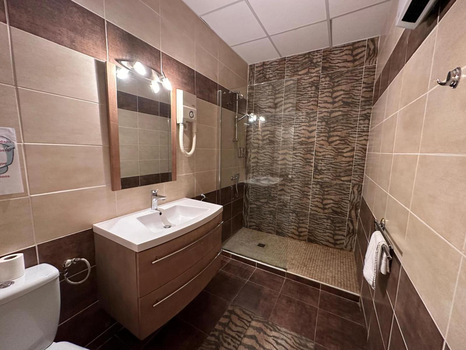 L'Hotel Du Bastier Ginasservis Εξωτερικό φωτογραφία